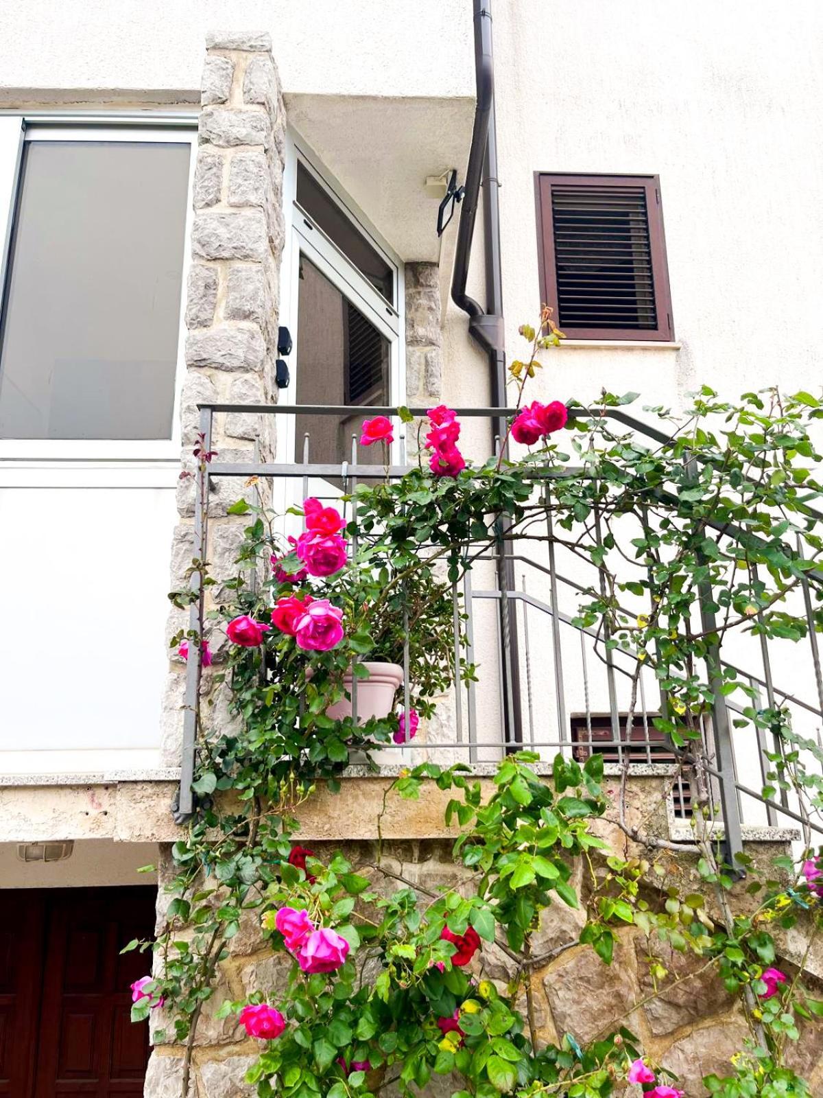 Apartamento Marvil Cozy With Private Terrace And Free Parking