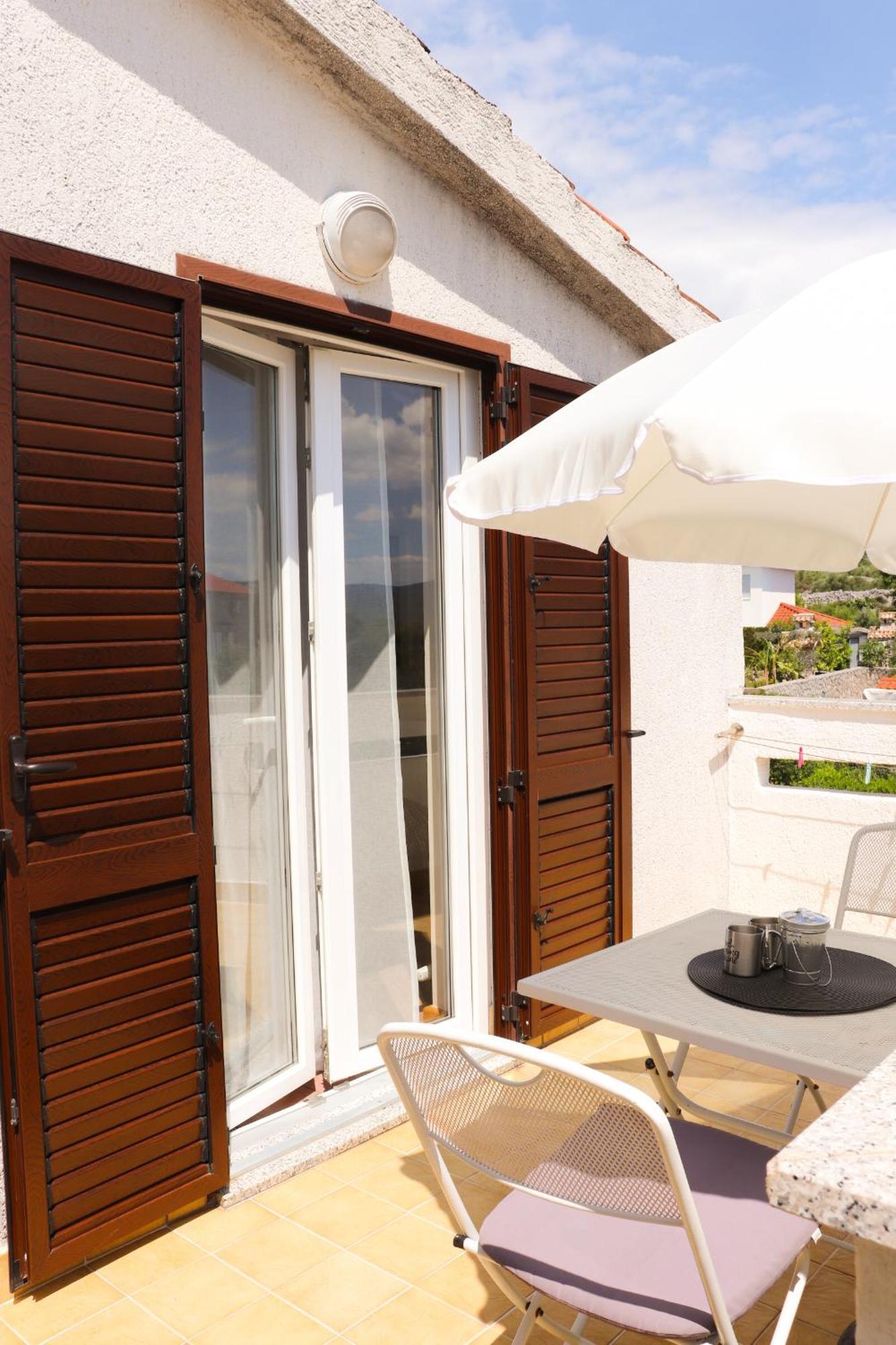 Apartamento Marvil Cozy With Private Terrace And Free Parking Krk Town