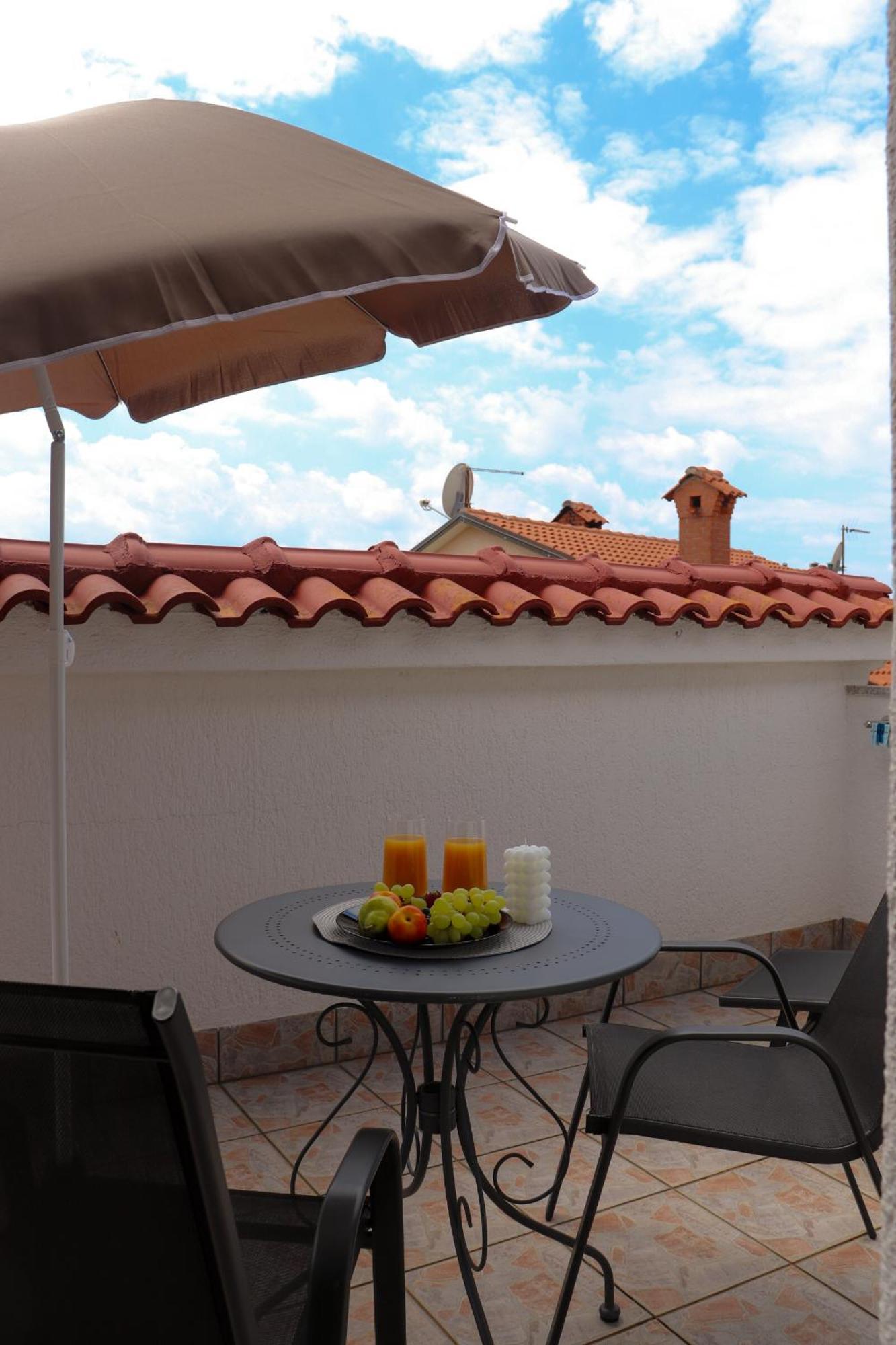 Marvil Cozy With Private Terrace And Free Parking Krk Town