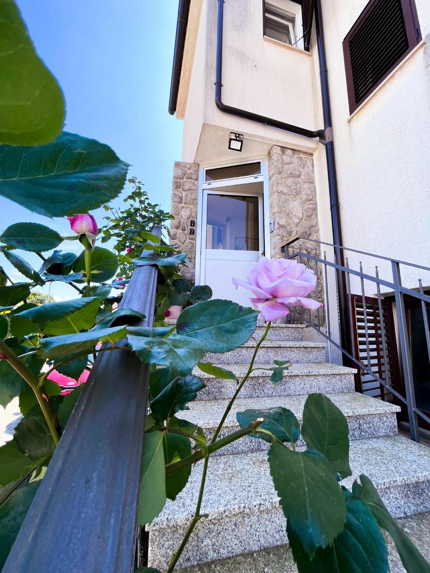 Apartamento Marvil Cozy With Private Terrace And Free Parking *