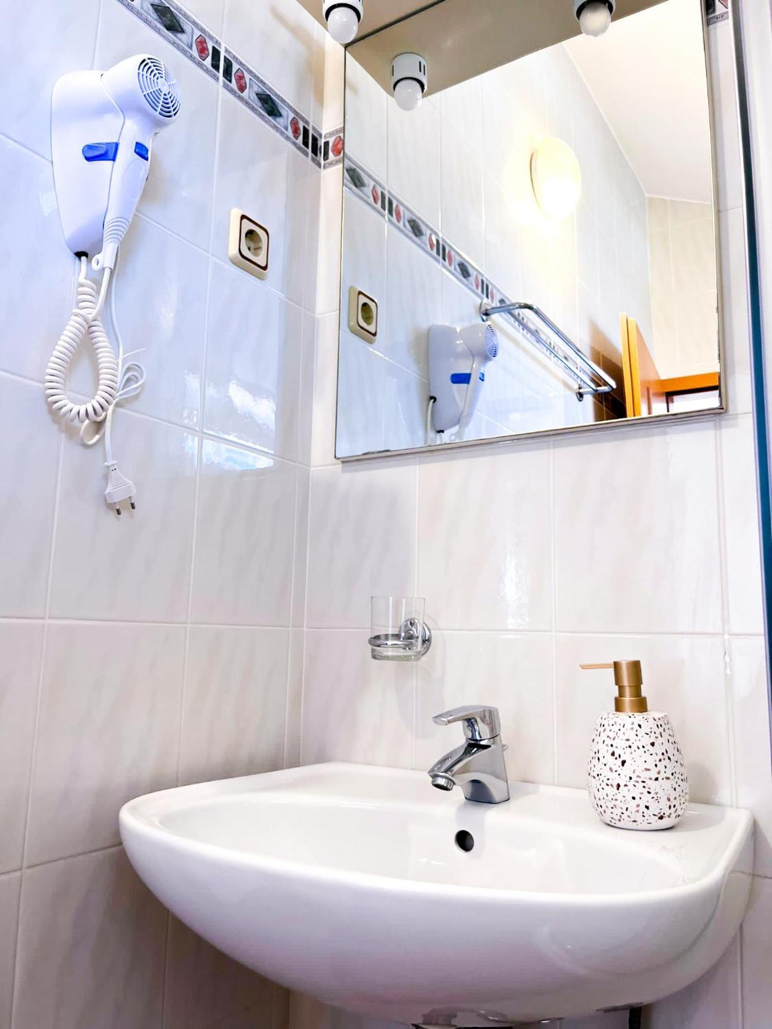 Apartamento Marvil Cozy With Private Terrace And Free Parking Krk Town