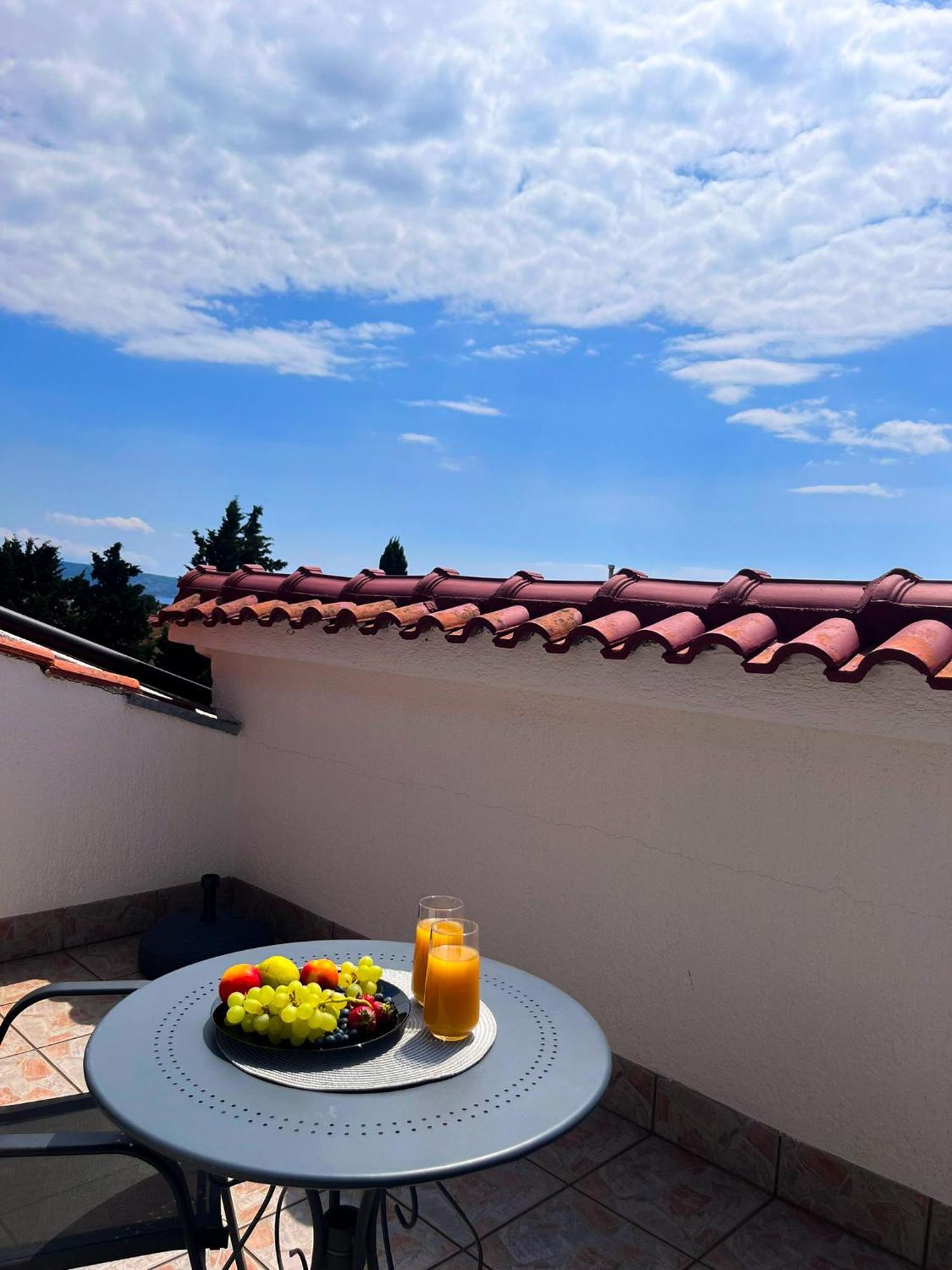 Marvil Cozy With Private Terrace And Free Parking Krk Town